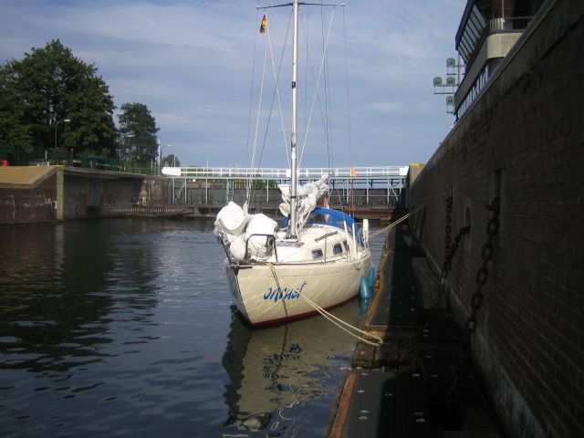 Onrust in the sluice to the Kieler Knal in Holtenau Onrust in the sluice to the Kieler Knal in Holtenau