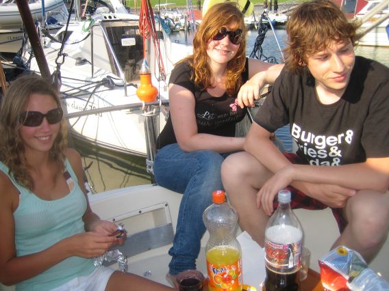 Jesse, Mara and Ana on the Onrust Jesse, Mara and Ana on the Onrust