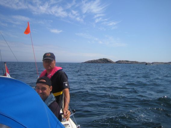 Menno and Marnix sailing in front of a small skar Menno and Marnix sailing in front of a small skar